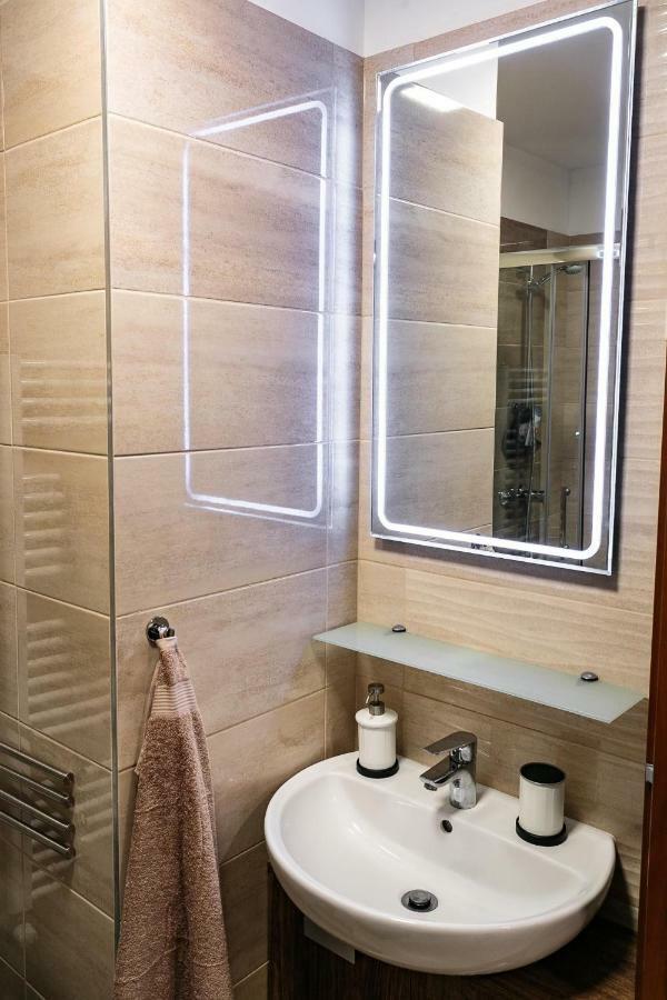 Doczy Private Apartment Debrecen Luaran gambar