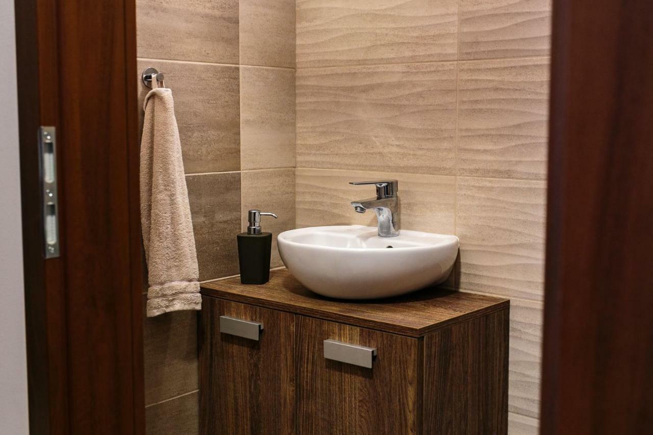 Doczy Private Apartment Debrecen Luaran gambar